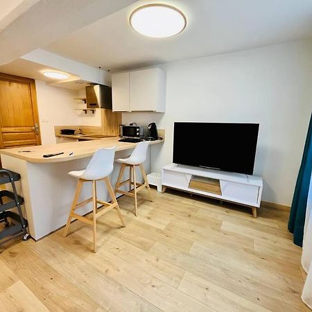 Apartamento Stylish Studio In The Center Of Senlis Senlis  Exterior foto