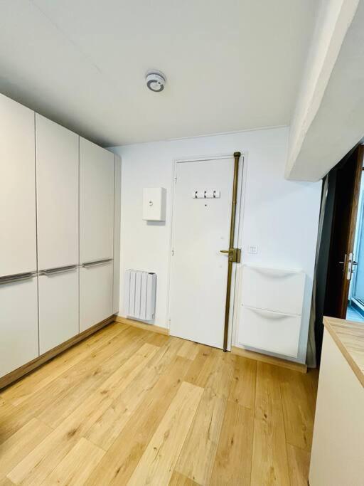 Apartamento Stylish Studio In The Center Of Senlis Senlis  Exterior foto
