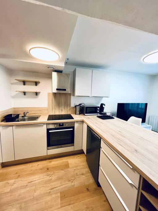 Apartamento Stylish Studio In The Center Of Senlis Senlis  Exterior foto